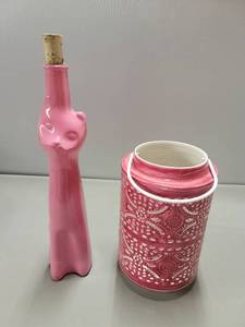 lot 332 image: Pink Accent Dcor