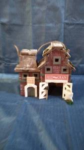 lot 25022 image: FARMSTEAD BIRDHOUSE (14247S)