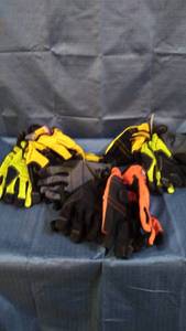 lot 25175 image: LOT OF MENS WORK GLOVES