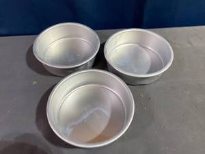 lot 25198 image: Lot of 3 6�� Pans