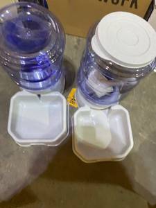lot 25046 image: Pet Food and Water Dispensers