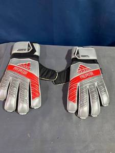 lot 25309 image: adidas Unisex-Adult Top Training Fingersave Goalie Predator Gloves