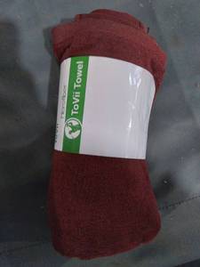lot 35483 image: TOVII MICROFIBER TOWEL