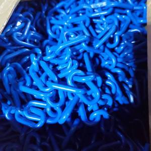 lot 44213 image: PLASTIC BLUE CHAINS