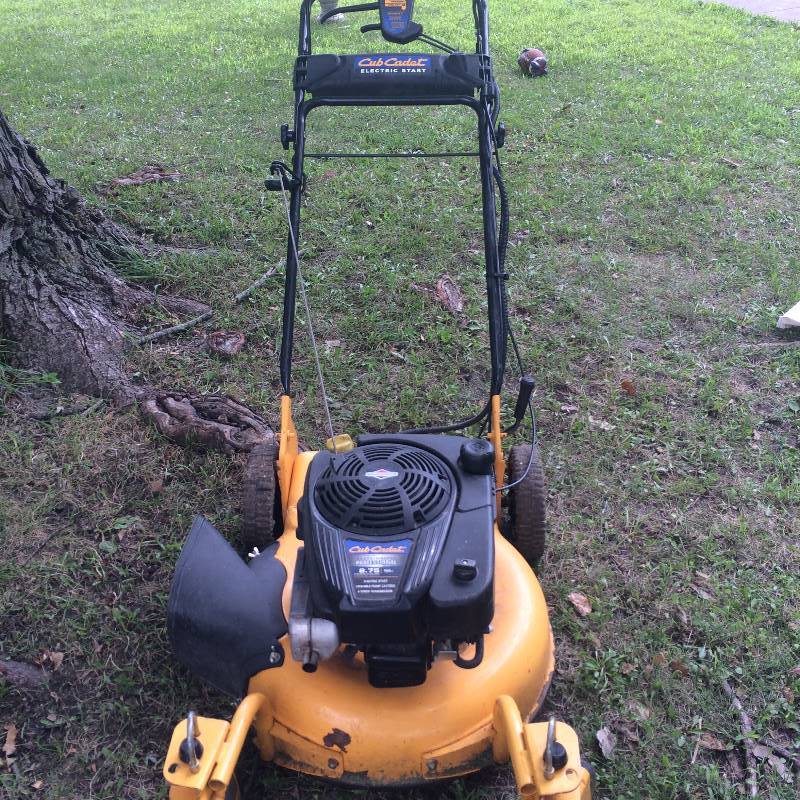 lot 1092 image: CUB CADET 8,75 BRIGGS & STRATTON PROFESSIONAL MOWER