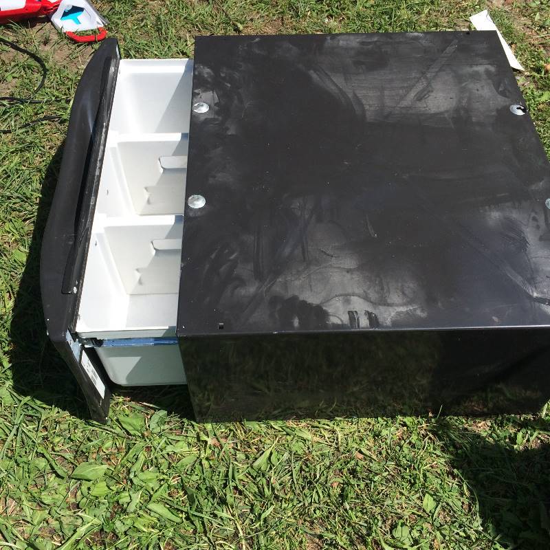 lot 1093 image: BASE FOR FRONT LOAD WASHER