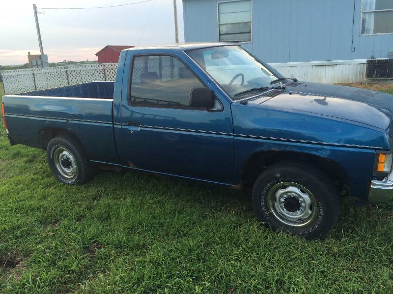 lot 2003 image: 1994 NISSAN TRUCK