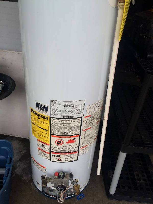 lot 62 image: 40 GALLON GAS WATER HEATER