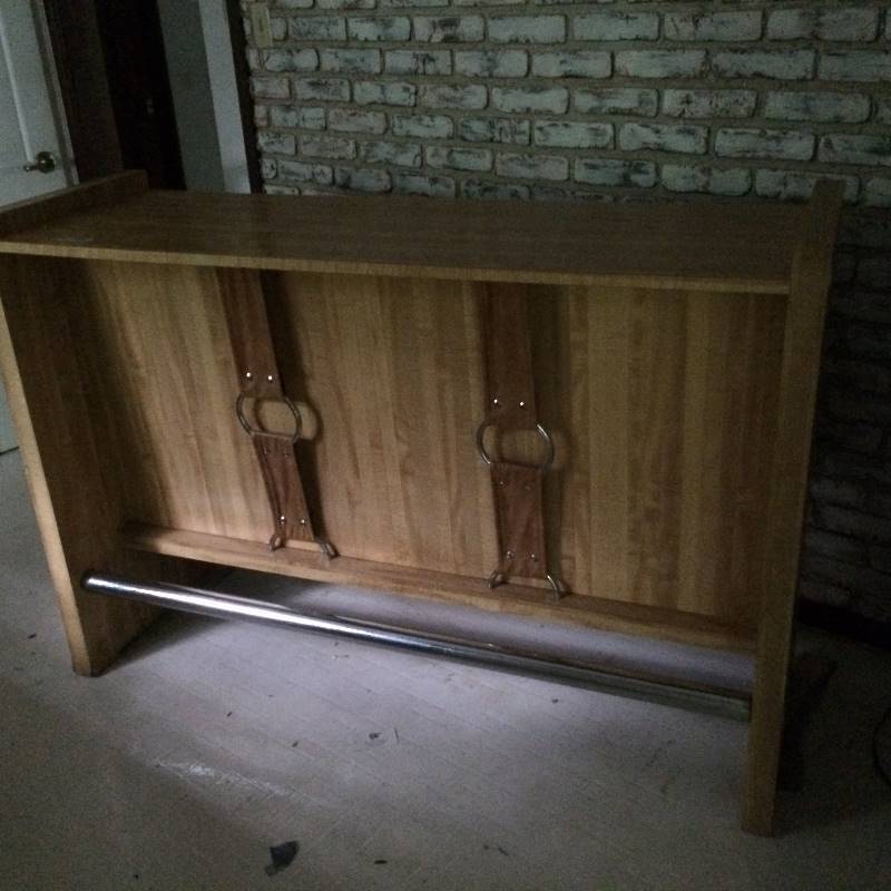 lot 81 image: Vintage bar with stools NICE
