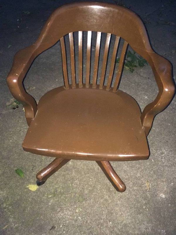 lot 154 image: Solid wood office chair