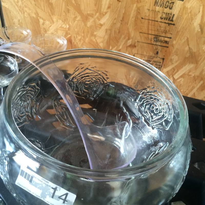 lot 14 image: GLASS PUNCH BOWL 8 GLASSES AND LADEL