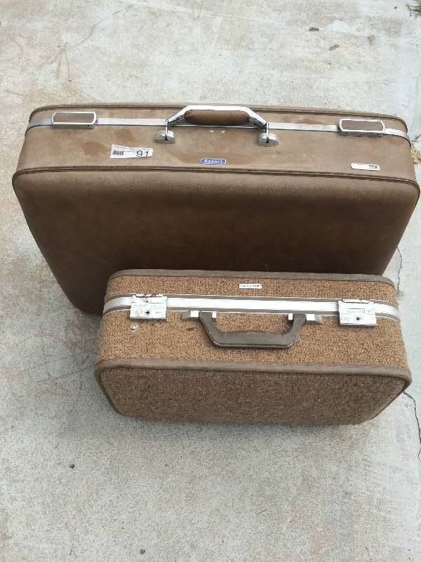 lot 91 image: VINTAGE SUITCASES