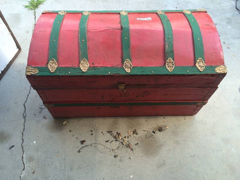 lot 106 image: Vintage Trunk
