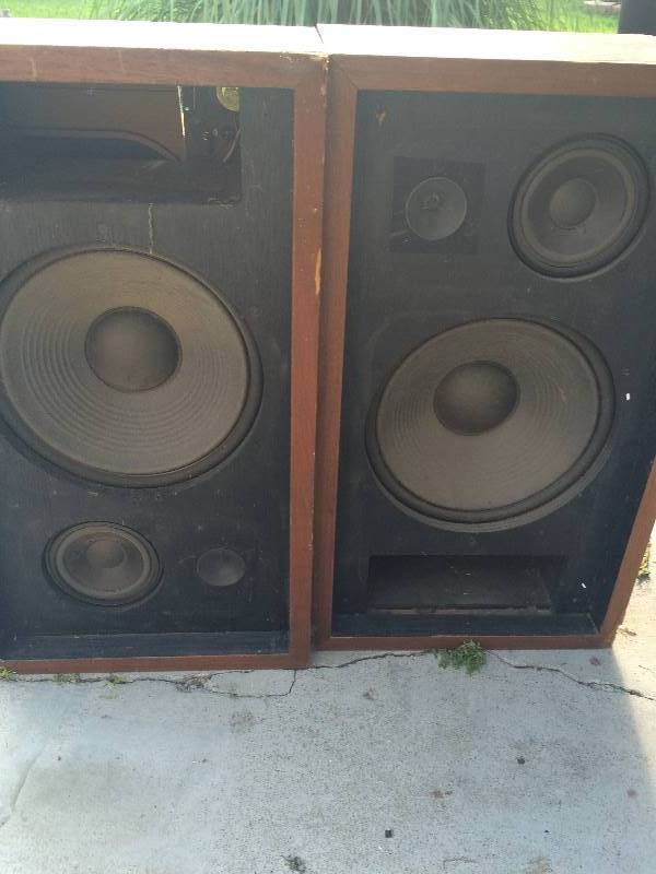 lot 107 image: OLD Pioneer House Speakers.