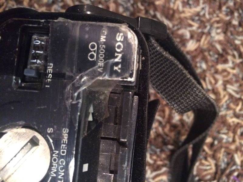 lot 109 image: OLD SONY RADIO