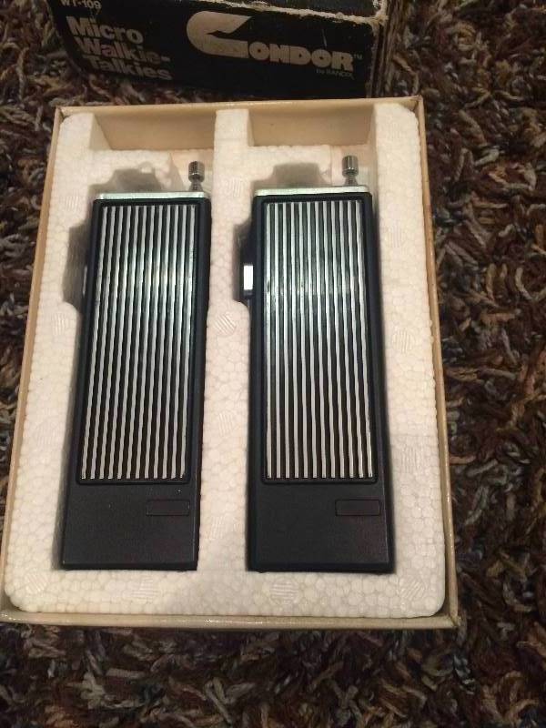 lot 113 image: Vintage Walkie Talkie Set