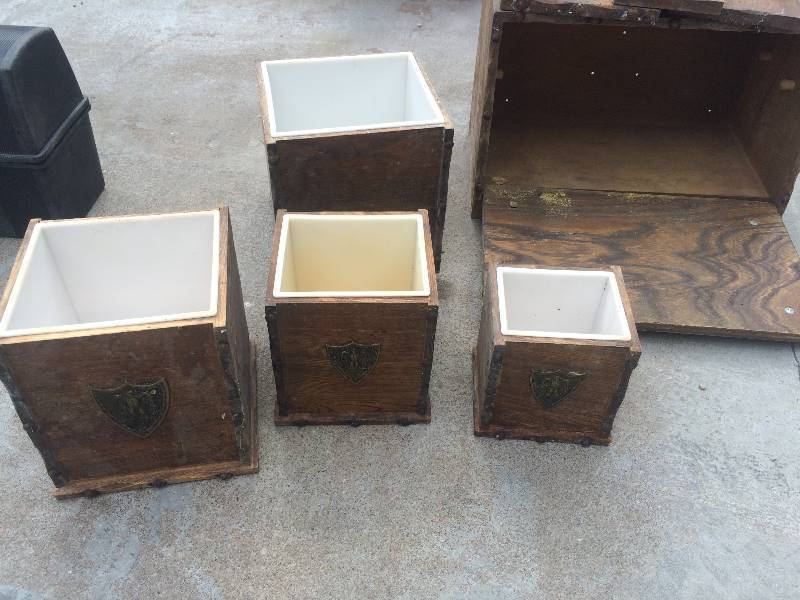 lot 20 image: VINTAGE BREAD BOX AND CANISTARS