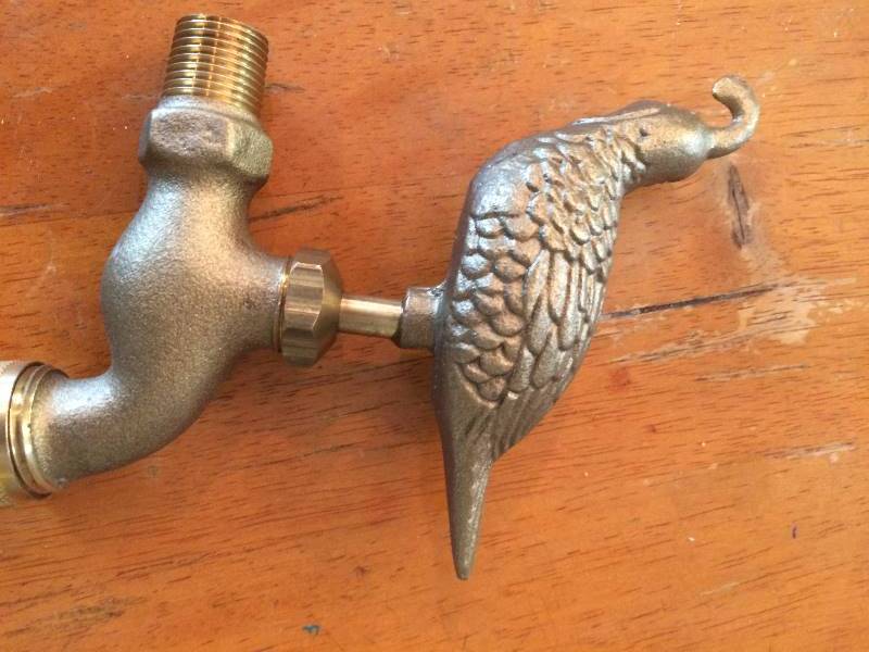 lot 186 image: Brass water facuet HEAVY