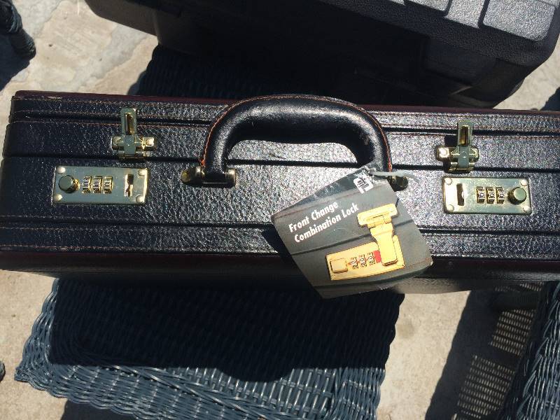 lot 2023 image: Executive brief case