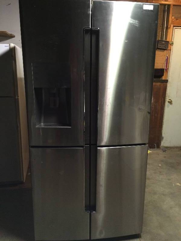 lot 1070 image: SAMSUNG 4 DOOR FRIDGE VERY NICE 2014 Stainless Steel