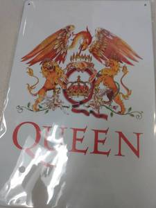 lot 5753 image: Heart Rock Original Queen Crest