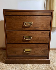 lot 101 image: 3 drawer end table
