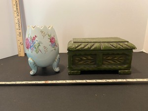lot 109 image: Egg shaped vaseCeramic trinket box