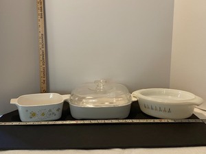 lot 112 image: Glass Baking Dishes