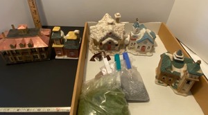 lot 128 image: Ceramic and Wood houses
