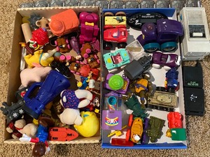lot 127 image: Box of toys