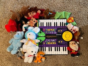 lot 130 image: Stuffed animals and Kawasaki mini Keyboard