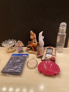 lot 156 image: Miscellaneous decor