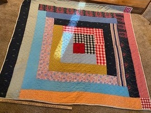lot 168 image: 72x80 patterned quilt