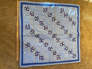 lot 166 image: 40x40 blue quilted throw