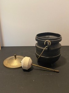 lot 187 image: Vintage cast iron cauldron fire starter smudge pot w pumice wand and lid