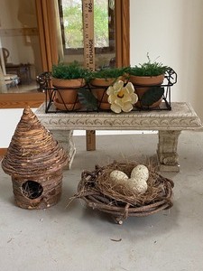 lot 200 image: Garden themed lot, planter, small resin bench, bird house, nest