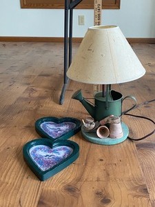 lot 201 image: Gardenbird lamp & bird wall decor