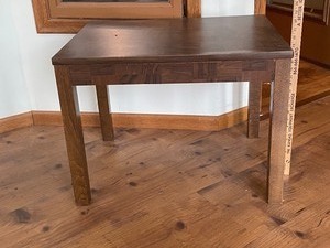 lot 209 image: Wood end table
