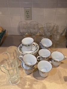 lot 213 image: Christmas tea set w extra glasses