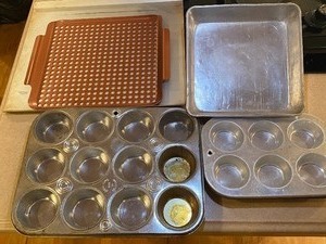 lot 219 image: Baking pans
