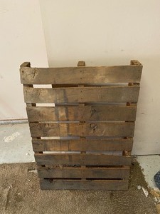 lot 240 image: Old pallet, project piece