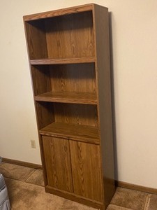 lot 252 image: Tall book shelf 1