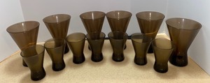 lot 282 image: Vintage glasses