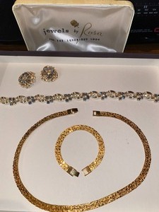 lot 285 image: Vintage necklace, bracelets, earrings