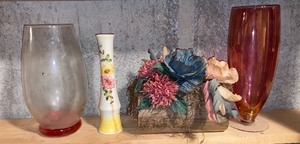 lot 304 image: Vases w miscellaneous decor