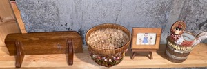 lot 306 image: Vintage decor