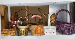 lot 312 image: Basket lot