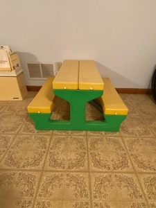 lot 318 image: Kids picnic table