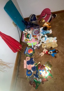 lot 327 image: Miscellaneous holiday decorwall decor, stuffed animals, tote included