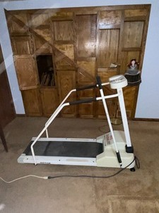 lot 345 image: DP PulseStriker 2600 Treadmill